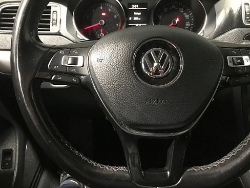 Used 2017 Volkswagen Jetta SE image 24