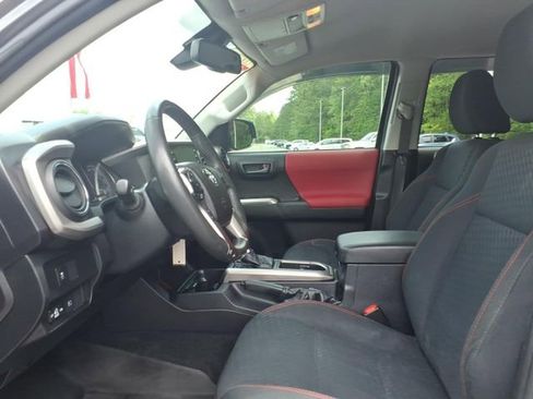 Used 2021 Toyota Tacoma SR5 RWD image 5