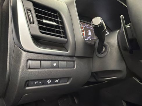 Used 2025 Nissan Rogue SV image 31