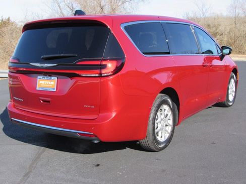 New 2026 Chrysler Pacifica Select image 7
