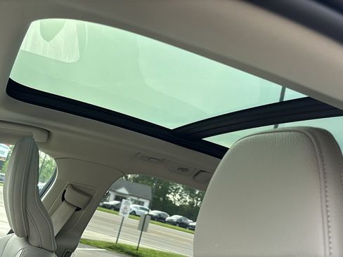 Certified 2023 Volvo XC60 B5 Plus w/ Climate Package AWD/4WD image 10