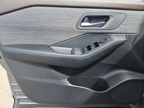 Used 2023 Nissan Rogue SV FWD image 10