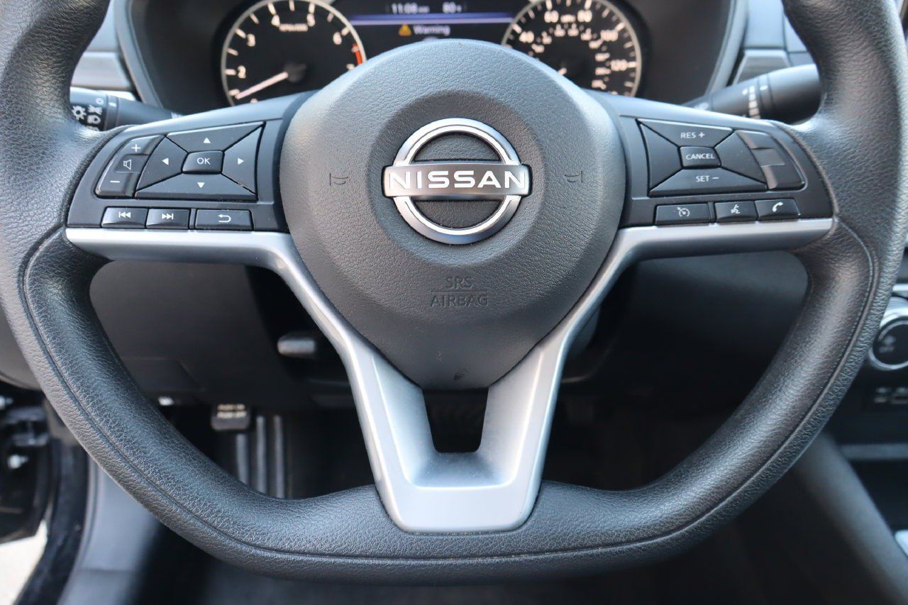 Used 2025 Nissan Altima 2.5 SV FWD image 11