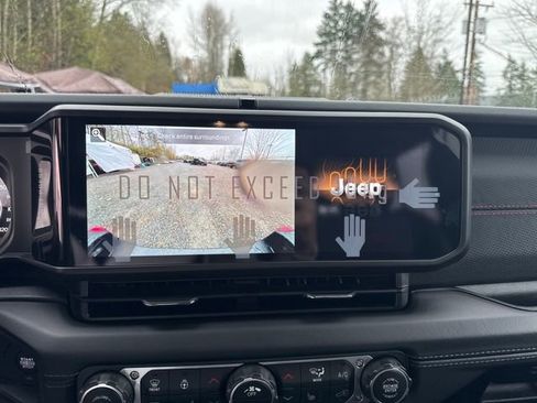 New 2025 Jeep Gladiator Rubicon w/ Convenience Group image 24