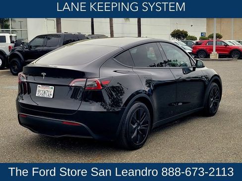 Used 2025 Tesla Model Y Long Range RWD image 8