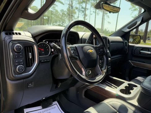 Used 2021 Chevrolet Silverado 1500 High Country w/ Technology Package AWD/4WD image 15