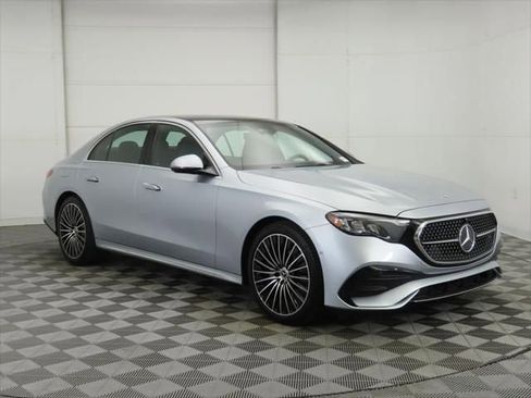 New 2026 Mercedes-Benz E 350 4MATIC Sedan image 3