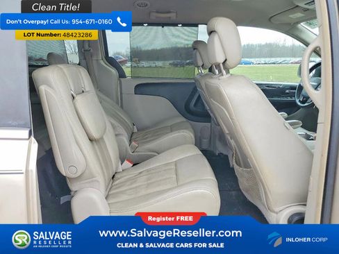 Used 2013 Chrysler Town & Country Touring FWD image 15