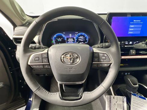 New 2026 Toyota Highlander Platinum image 17