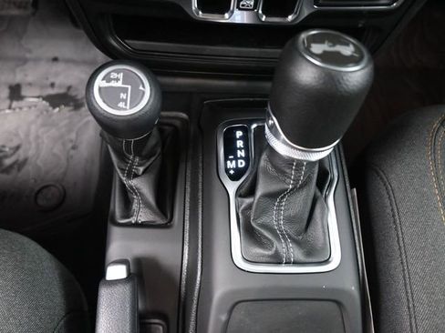Used 2024 Jeep Wrangler Unlimited Sahara w/ Technology Group AWD/4WD image 6