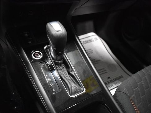Certified 2022 Nissan Kicks SR FWD image 17
