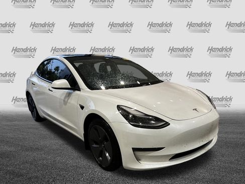 Used 2023 Tesla Model 3 Standard Range image 2