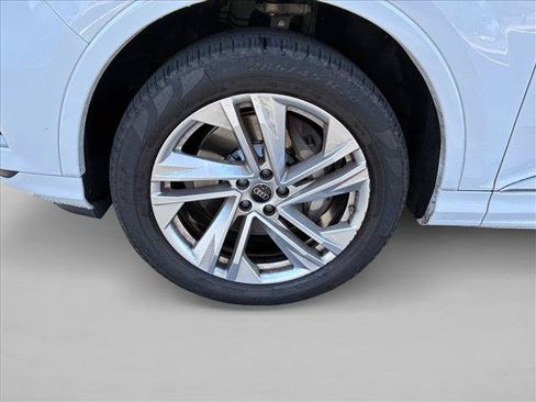 Used 2023 Audi Q7 2.0T Premium w/ Towing Package AWD/4WD image 9