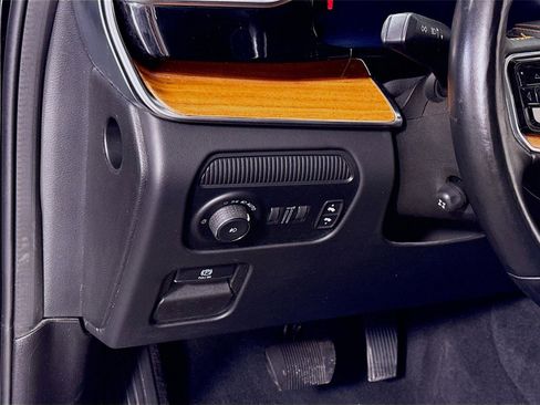 Used 2022 Jeep Grand Wagoneer Series III AWD/4WD image 4