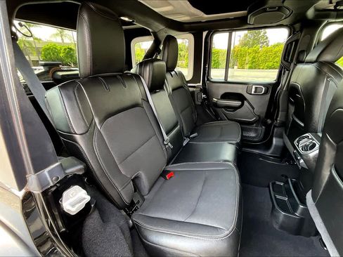 Used 2021 Jeep Wrangler Unlimited Sport image 18