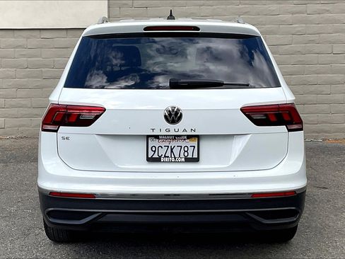 Certified 2022 Volkswagen Tiguan SE w/ Panoramic Sunroof Package image 3