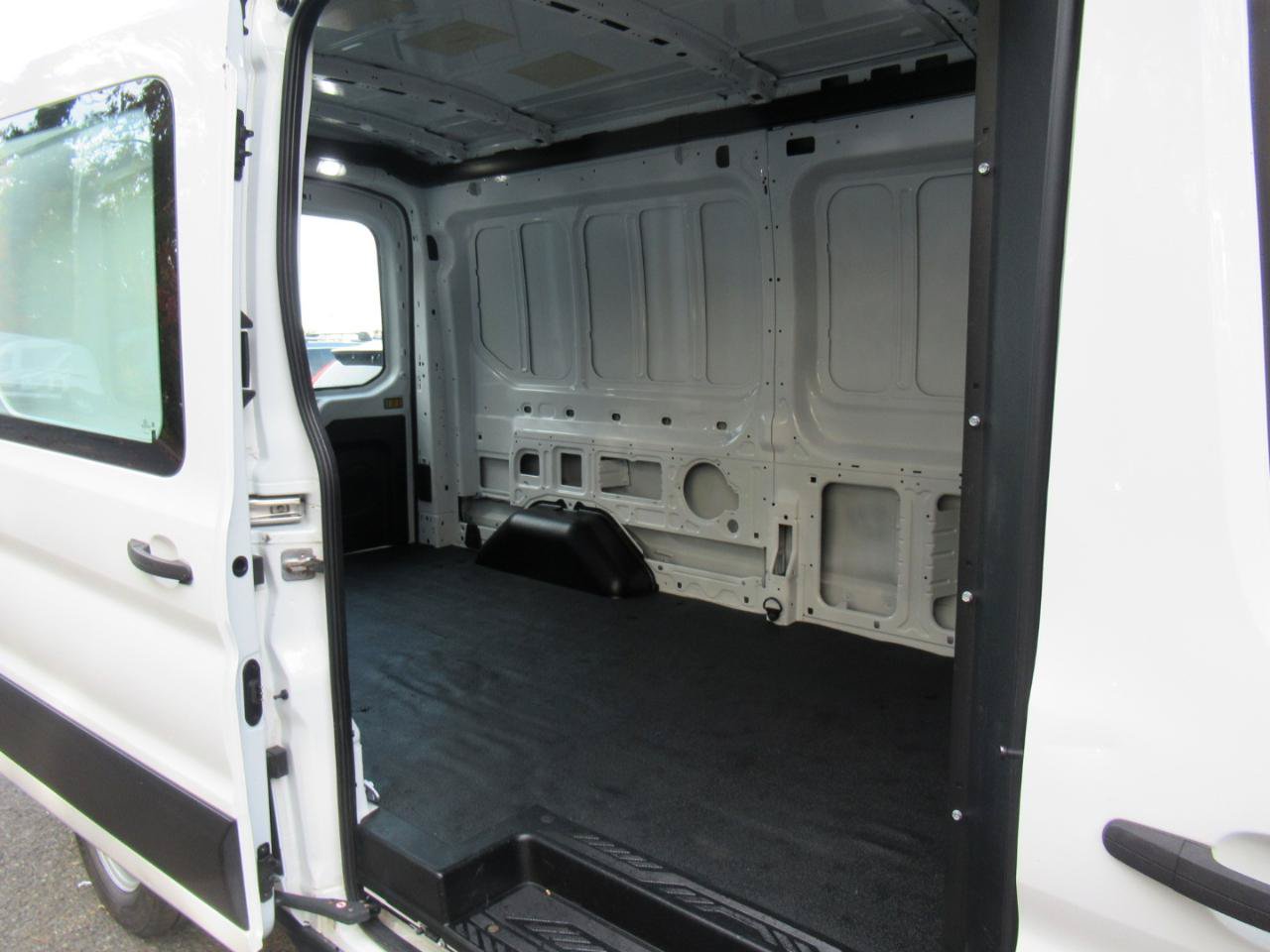 Used 2019 Ford Transit 250 148 Medium Roof RWD image 17