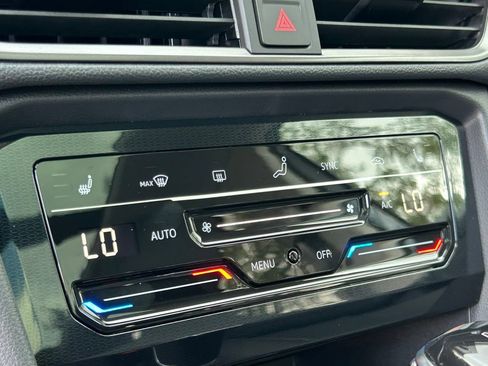 New 2026 Volkswagen Taos SE FWD image 32