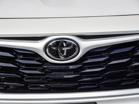 Certified 2023 Toyota Highlander XLE image 13