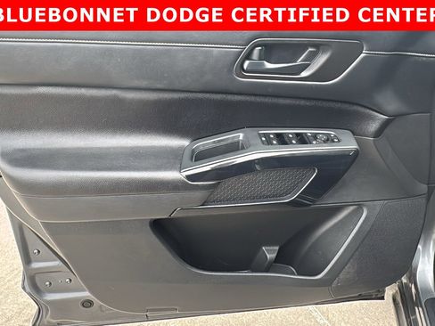 Used 2023 Nissan Pathfinder S image 11