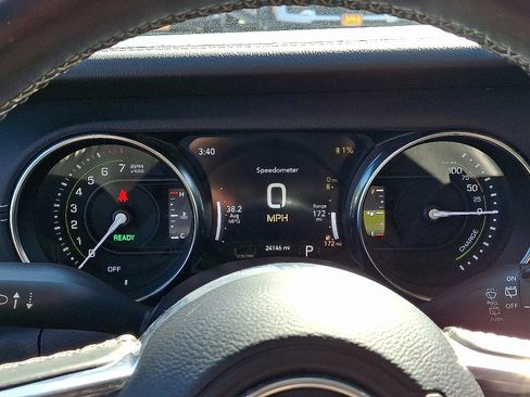 Used 2022 Jeep Wrangler Unlimited Sahara w/ Cold Weather Group image 22