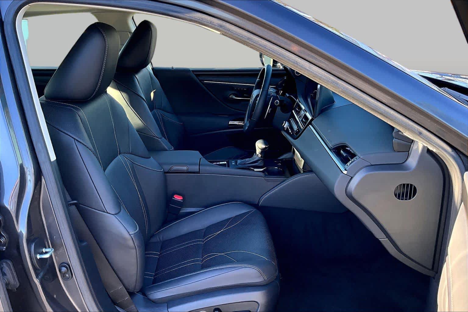 Used 2023 Lexus ES 300h w/ Accessory Package (Z1) FWD image 8