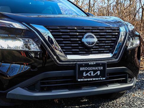 Used 2023 Nissan Rogue SV image 27