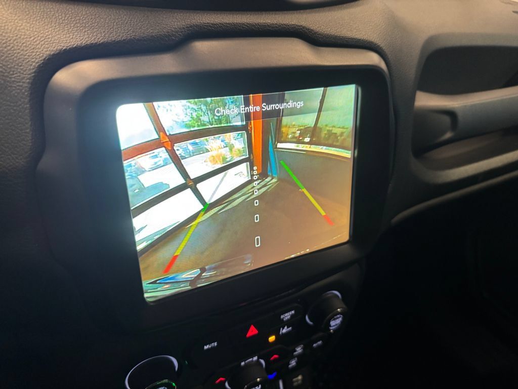 Used 2023 Jeep Renegade Latitude AWD/4WD image 15