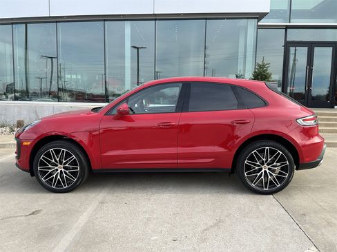 New 2026 Porsche Macan image 2