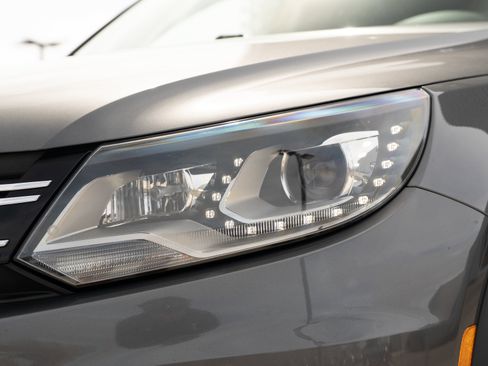 Used 2016 Volkswagen Tiguan SEL image 34