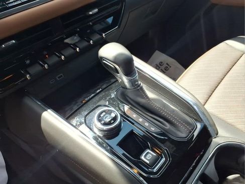 Used 2024 GMC Canyon AT4 w/ AT4 Premium Package AWD/4WD image 19