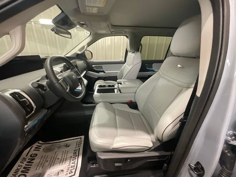 Used 2026 Ford Expedition Max Platinum w/ Platinum Ultimate Package AWD/4WD image 8