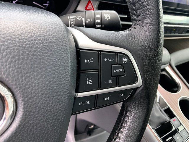 Used 2024 Toyota Sienna XLE w/ XLE Plus Package FWD image 21