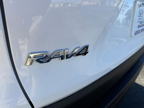 Used 2025 Toyota RAV4 XLE AWD/4WD image 9