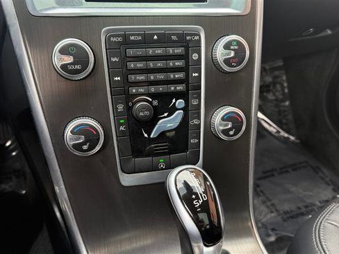 Used 2016 Volvo XC60 T5 Premier image 31