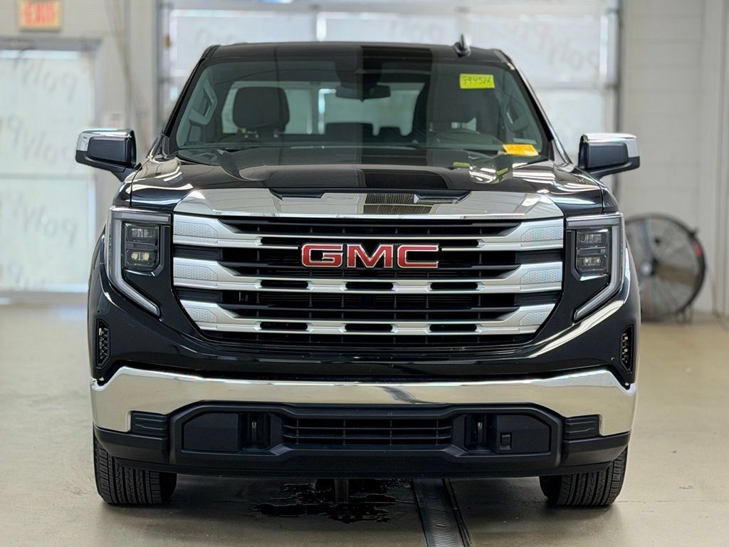 Used 2025 GMC Sierra 1500 SLE AWD/4WD image 2