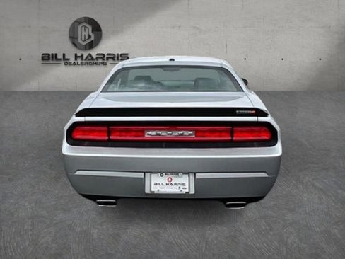 Used 2009 Dodge Challenger SRT8 w/ SRT Option Group II RWD image 6
