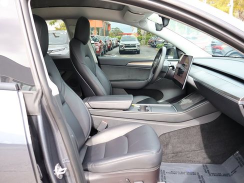 Used 2023 Tesla Model Y Long Range image 29