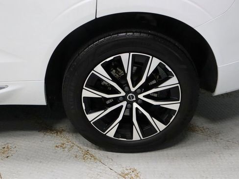 Used 2023 Volvo XC60 B5 Plus AWD/4WD image 12