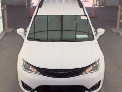Used 2018 Chrysler Pacifica Touring Plus w/ S Appearance Package FWD image 2