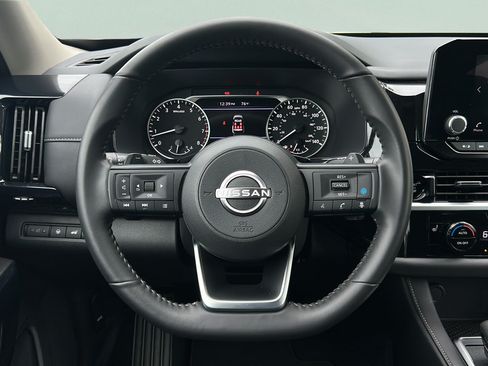 Used 2025 Nissan Pathfinder SV w/ SV Premium Package FWD image 19