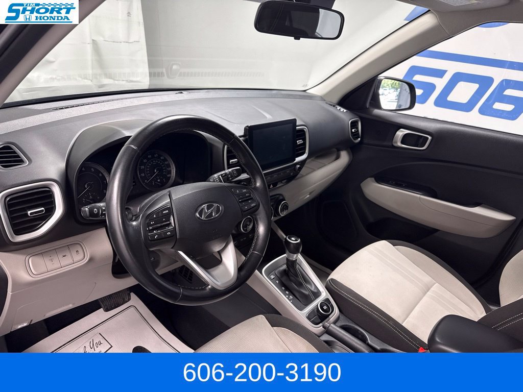 Used 2022 Hyundai Venue SEL FWD image 24