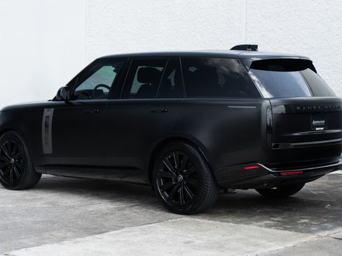Used 2025 Land Rover Range Rover SV image 4
