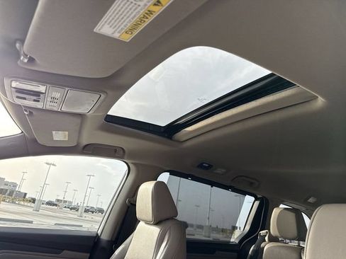 Used 2023 Honda Odyssey EX-L image 22