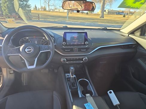 Used 2024 Nissan Altima 2.5 SV image 13