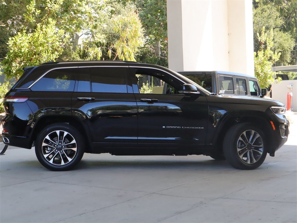 New 2023 Jeep Grand Cherokee Overland w/ Luxury Tech Group IV AWD/4WD image 4