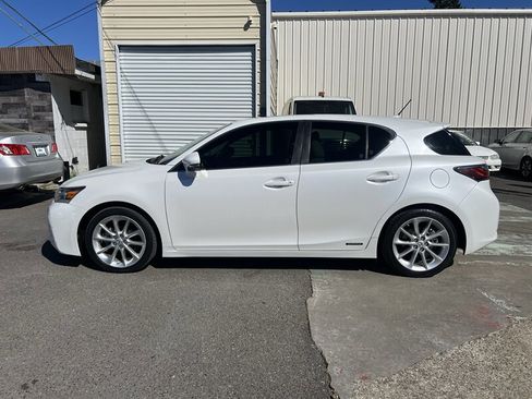 Used 2012 Lexus CT 200h Premium w/ Premium Audio Pkg image 2