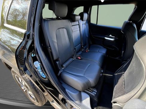 Used 2025 Mercedes-Benz GLB 250 image 28