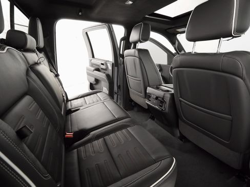 Used 2025 GMC Sierra 2500 AT4X image 25