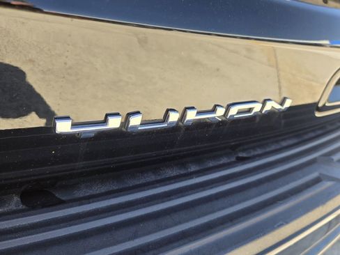 Used 2021 GMC Yukon XL AT4 w/ AT4 Premium Plus Package AWD/4WD image 13
